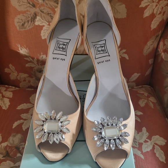 RARE Cynthia Rowley Golden Beige Satin Embelished Heels NWT 9.5 - Picture 4 of 10